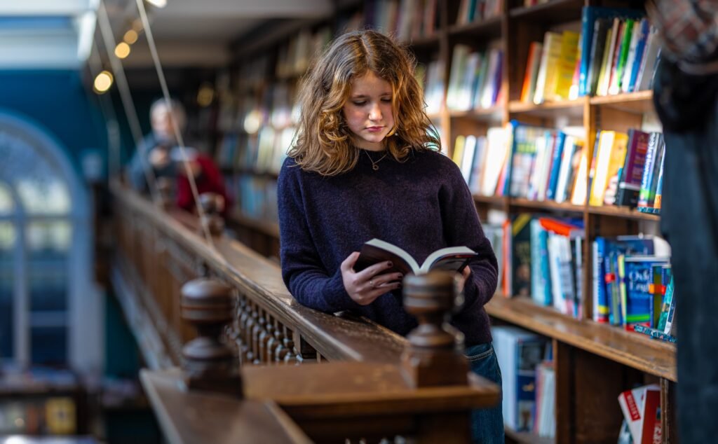teenage,girl,reading,the,book,in,the,marylebone,bookstore,in teenage,girl,reading,the,book,in,the,marylebone,bookstore,in